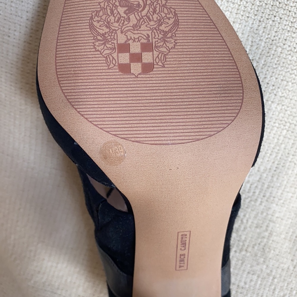 Vince Camuto Pumps - Picture 7 of 9